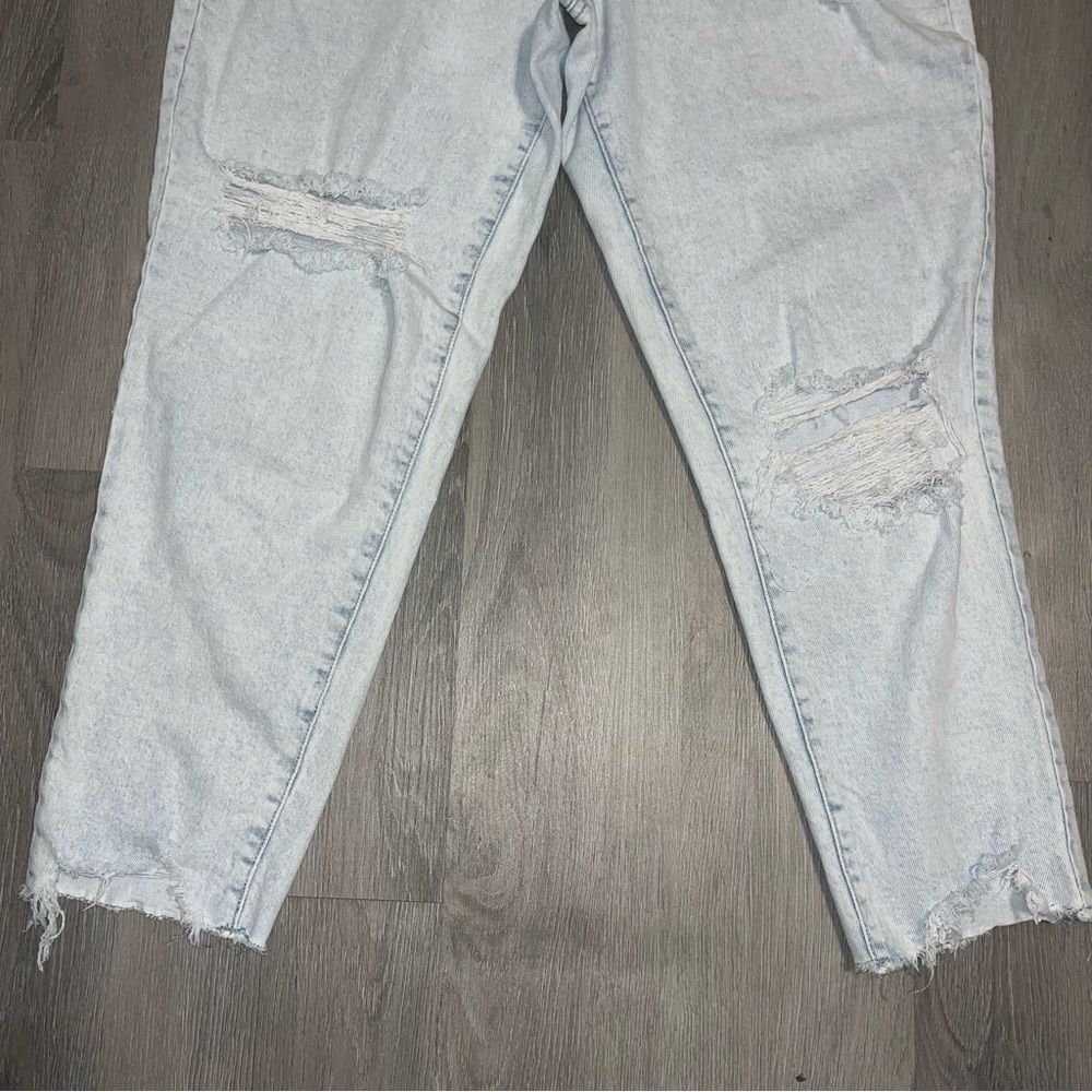 SO Light washed high rise Mom Distressed Jeans Juniors size 11 - Picture 4 of 10